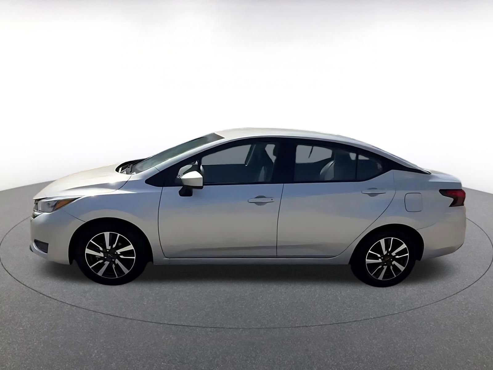 Used 2025 Nissan Versa SV FWD image 9