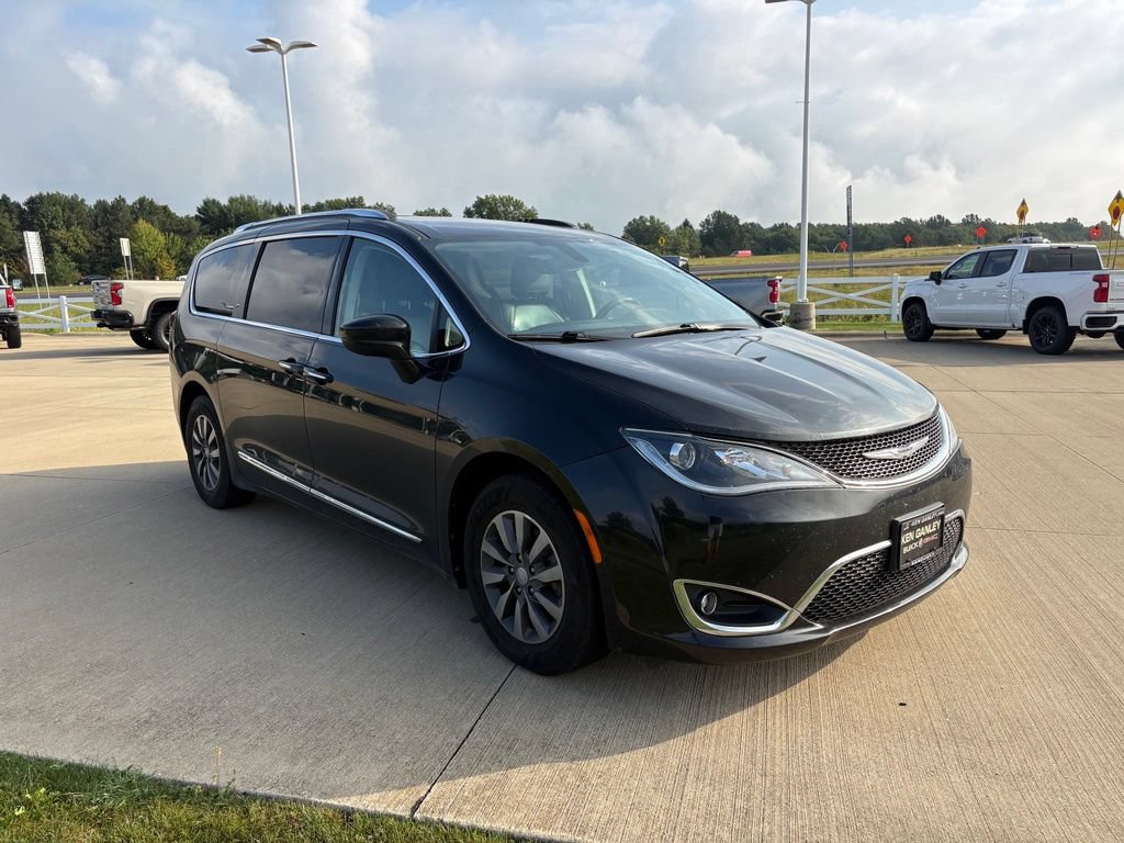 Used 2020 Chrysler Pacifica Touring-L Plus FWD image 8