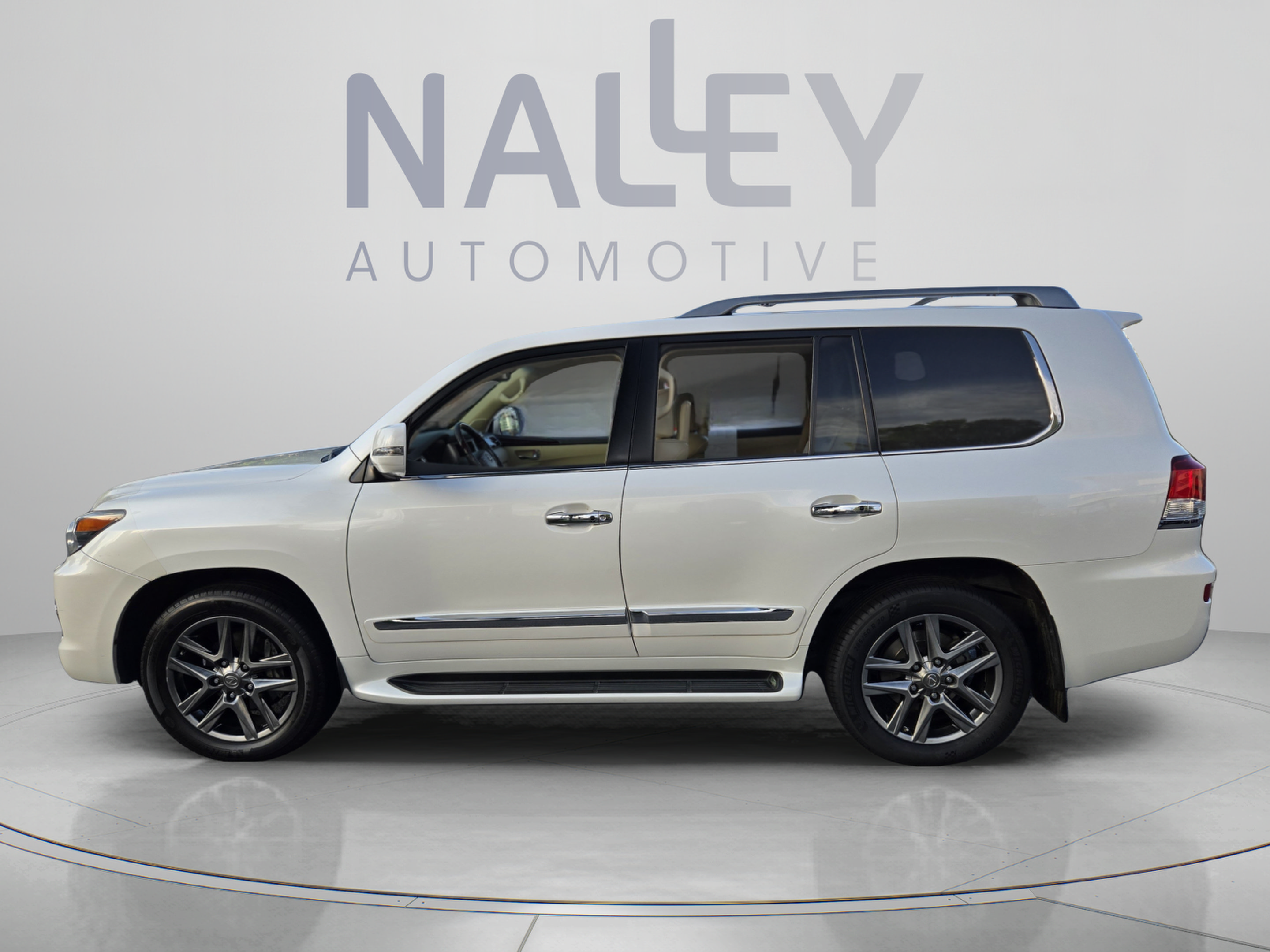 Used 2014 Lexus LX 570 4WD image 2