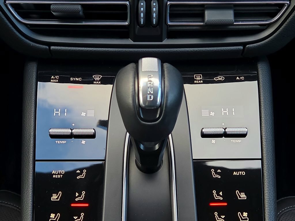 Certified 2022 Porsche Macan image 13