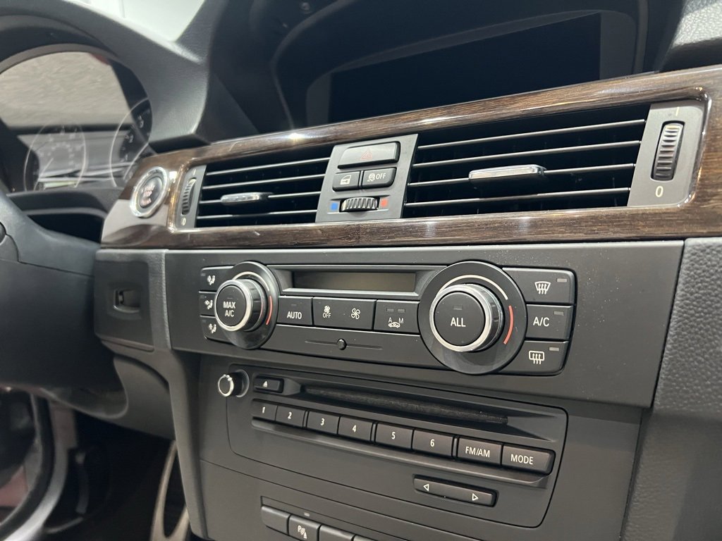 Used 2013 BMW 335i Convertible image 51
