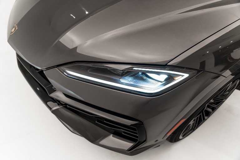 Used 2025 Lamborghini Urus SE AWD/4WD image 40