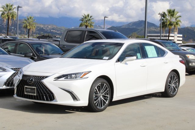 Certified 2025 Lexus ES 300h w/ Premium Package image 3