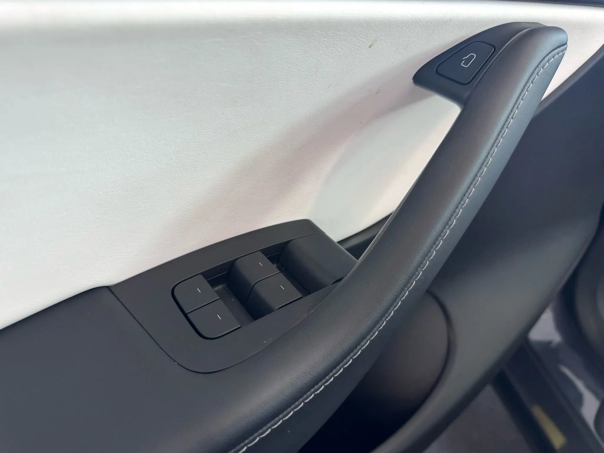 Used 2022 Tesla Model Y Long Range image 23