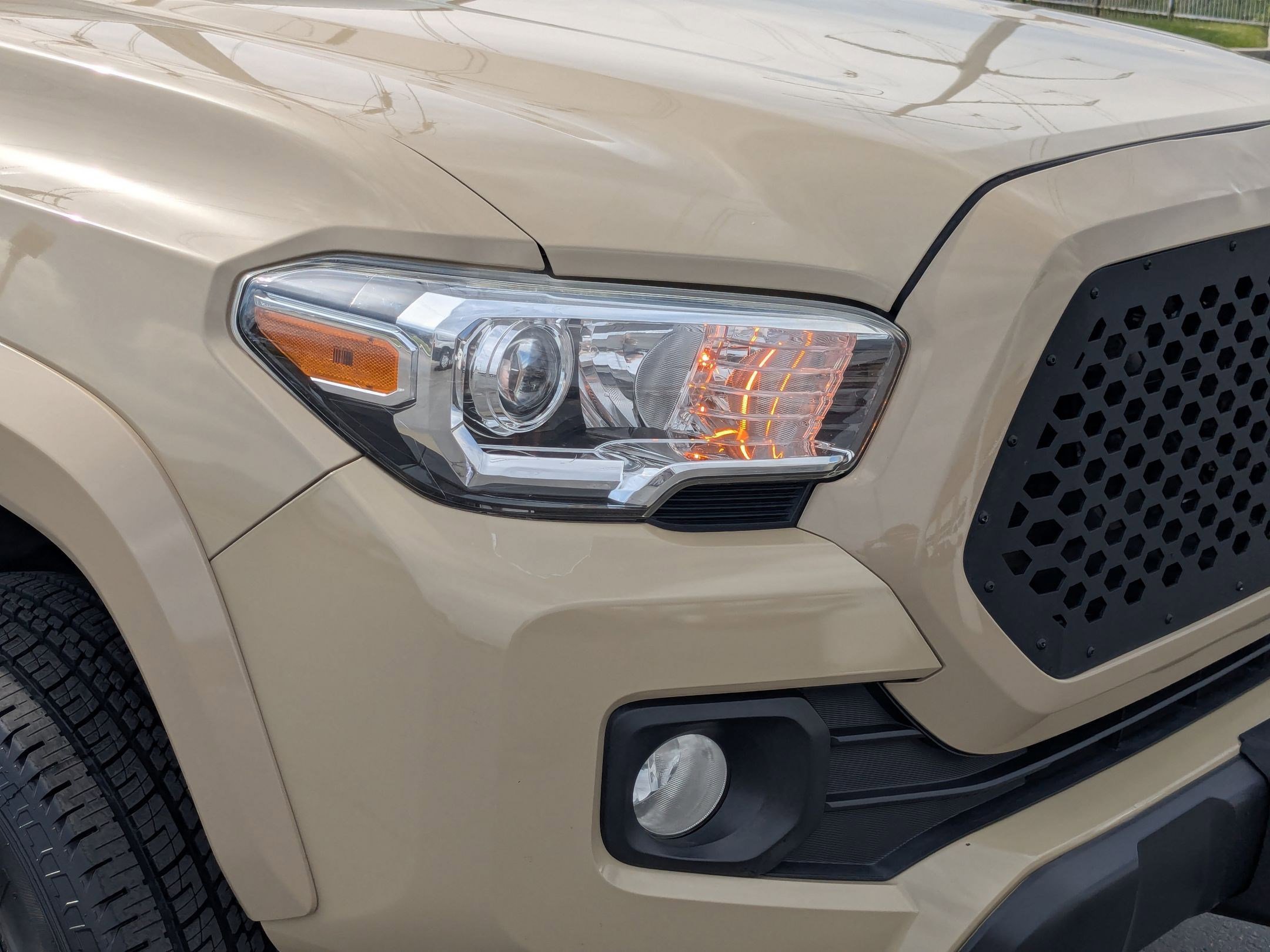Used 2018 Toyota Tacoma SR5 AWD/4WD image 11