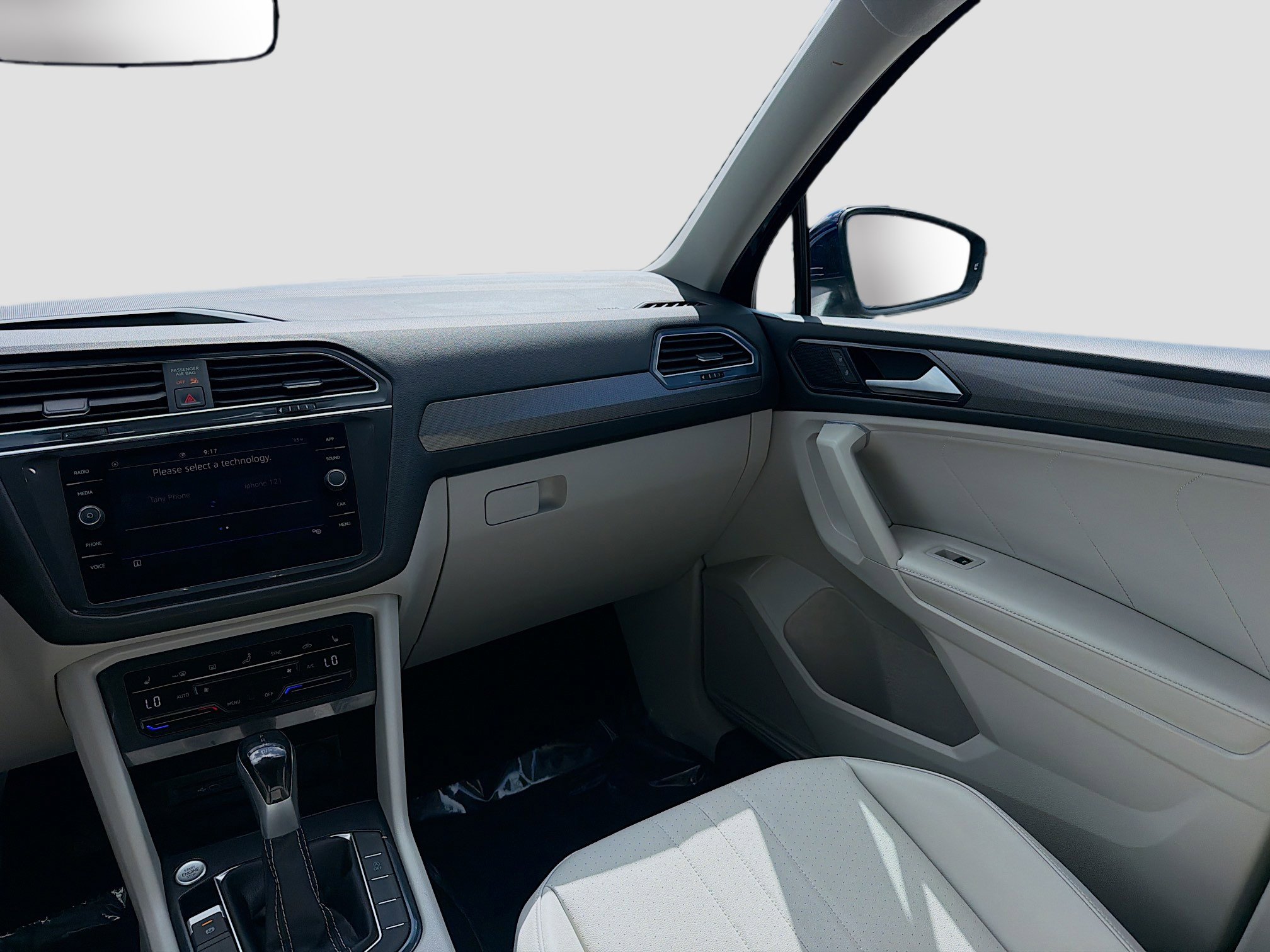 Used 2023 Volkswagen Tiguan SE FWD image 19
