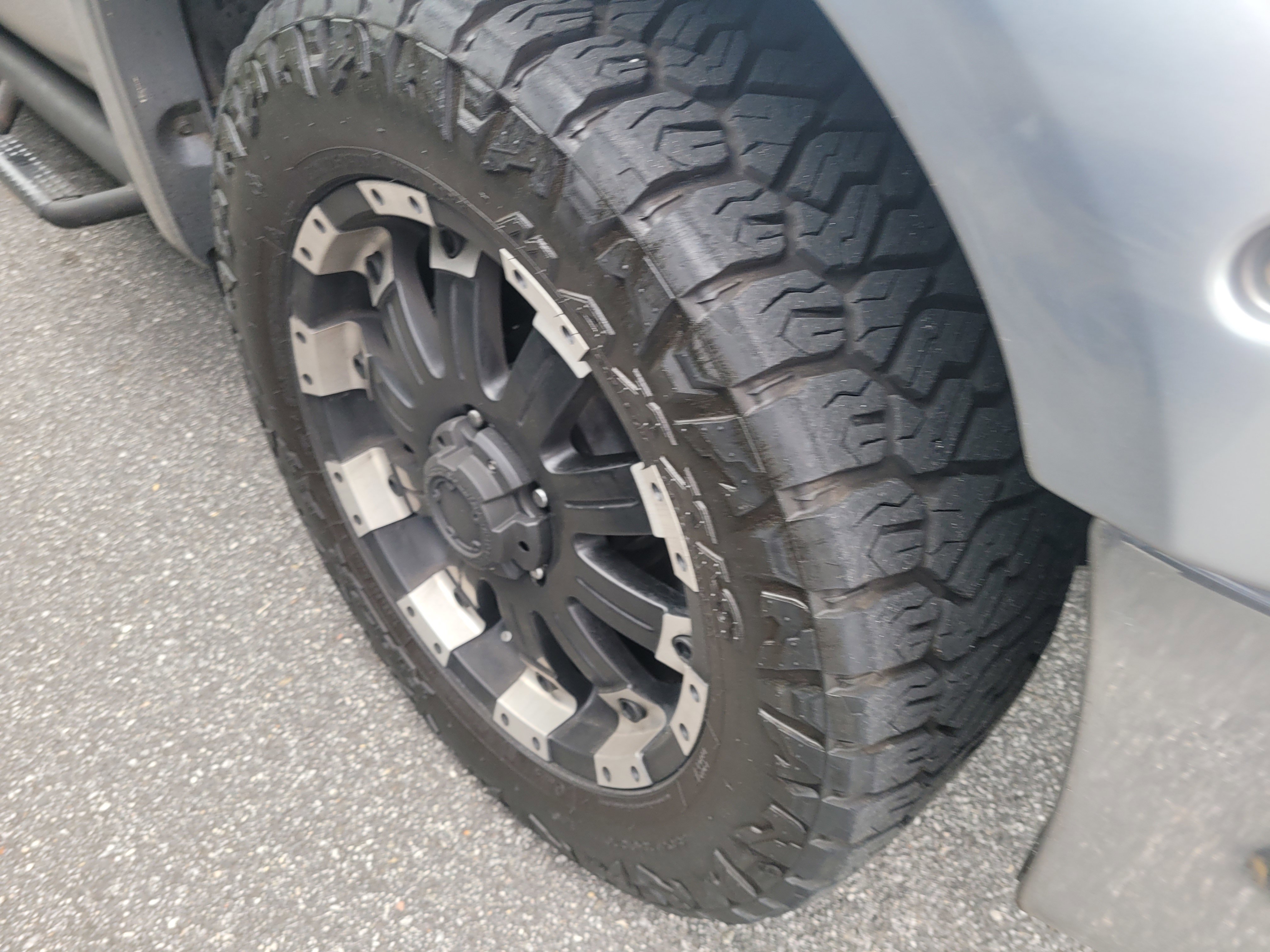 Used 2013 Toyota Tundra 4x4 Double Cab w/ SR5 Pkg image 4