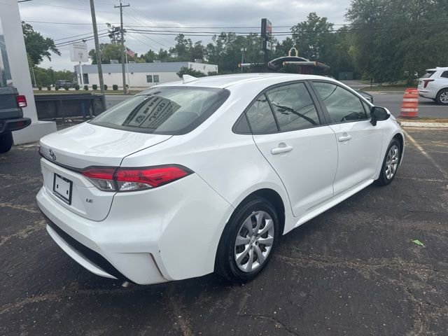 Used 2021 Toyota Corolla LE image 3