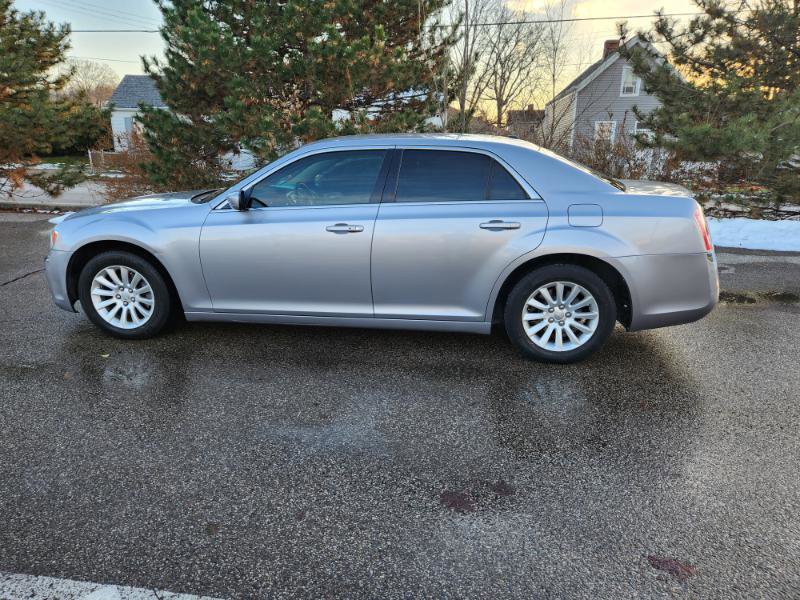 Used 2013 Chrysler 300 w/ Driver Convenience Group image 17