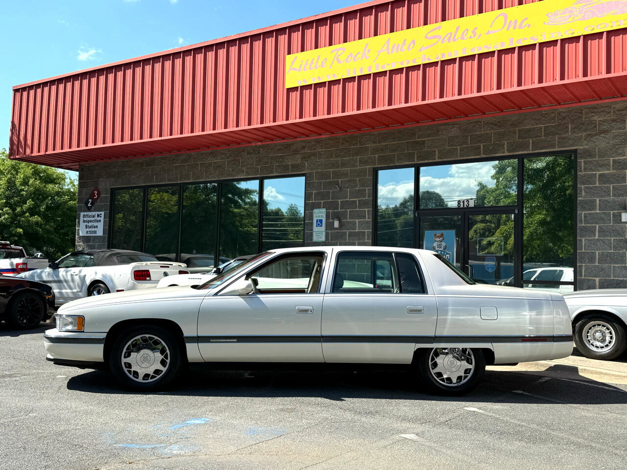 Used 1995 Cadillac De Ville Concours image 2