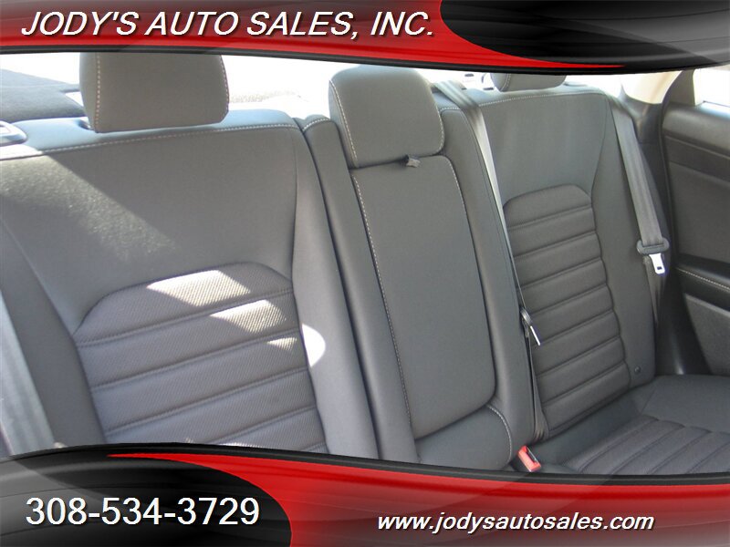 Used 2018 Ford Fusion SE FWD image 25