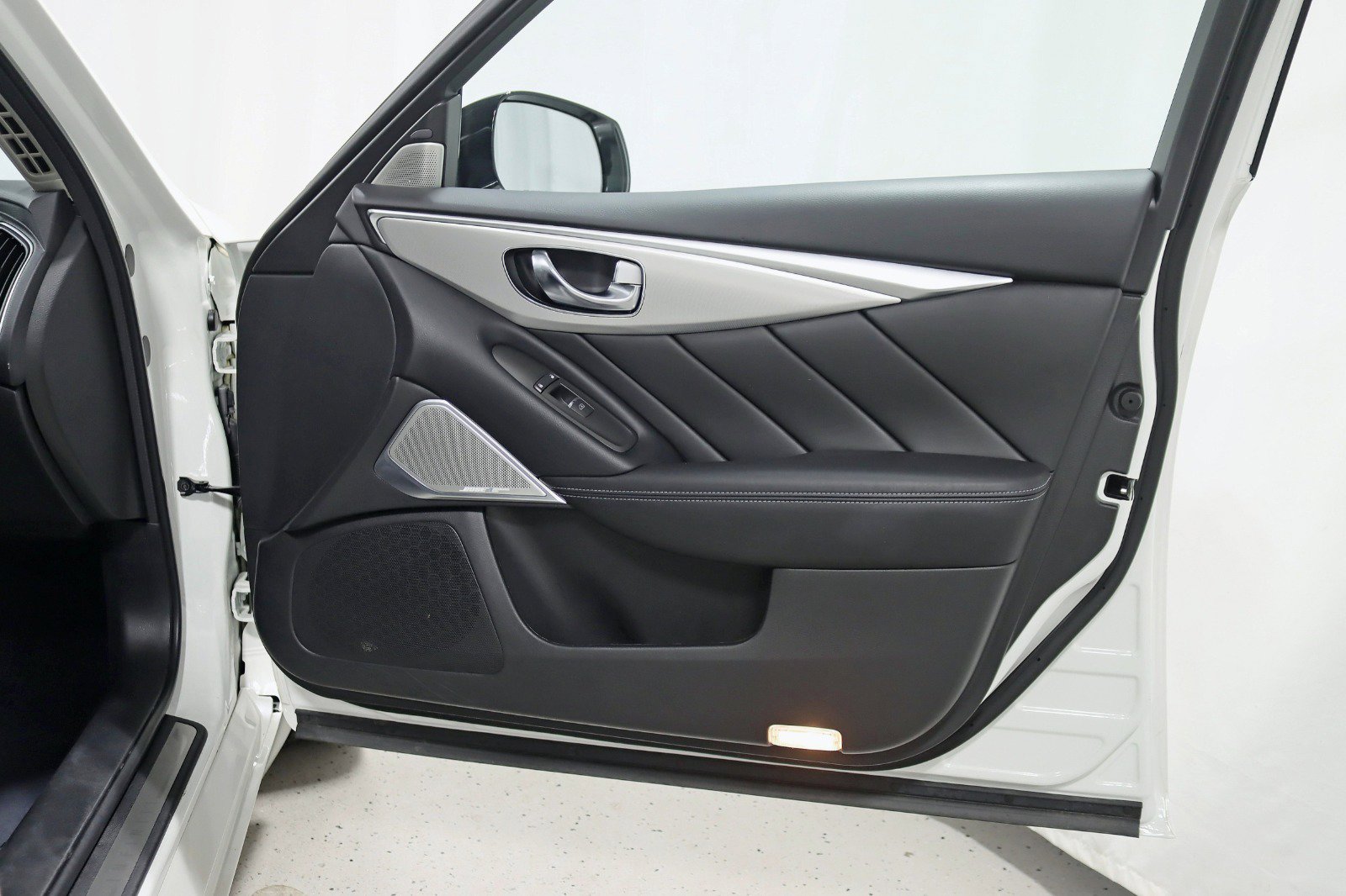 Used 2023 INFINITI Q50 Luxe AWD/4WD image 30