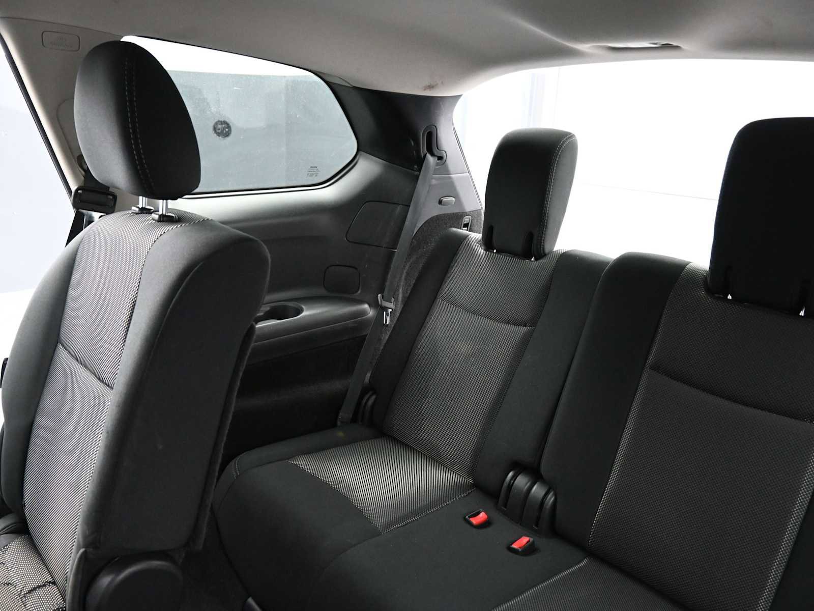 Used 2020 Nissan Pathfinder S image 25