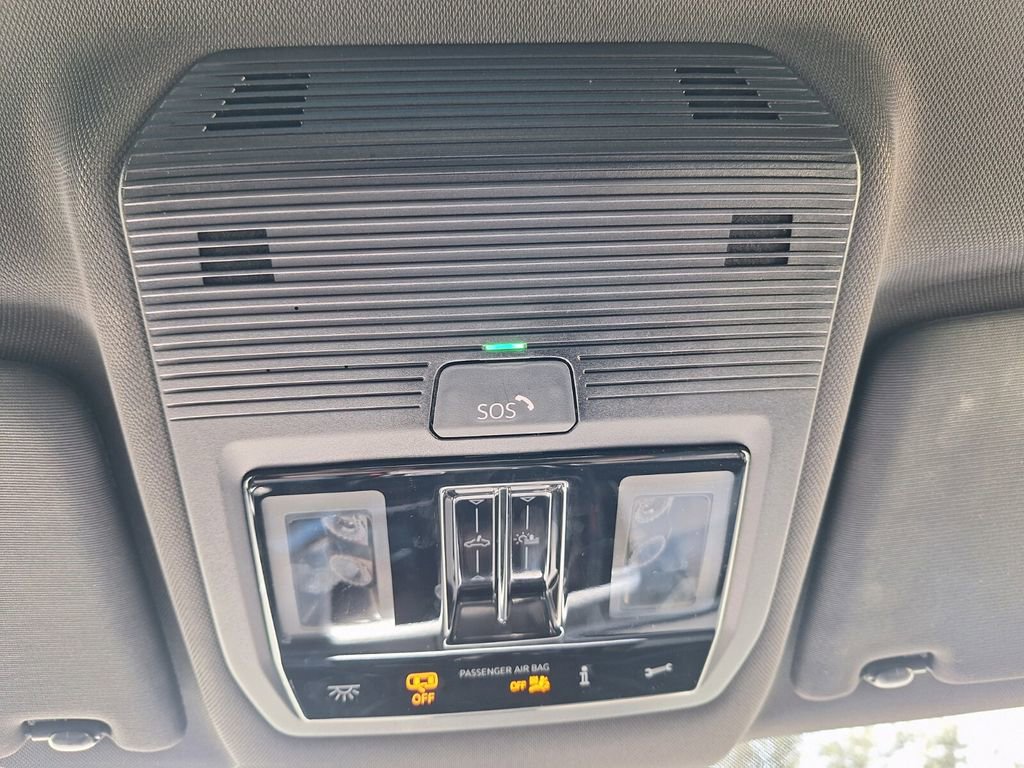 Used 2025 Volkswagen Atlas Cross Sport SEL R-Line image 19