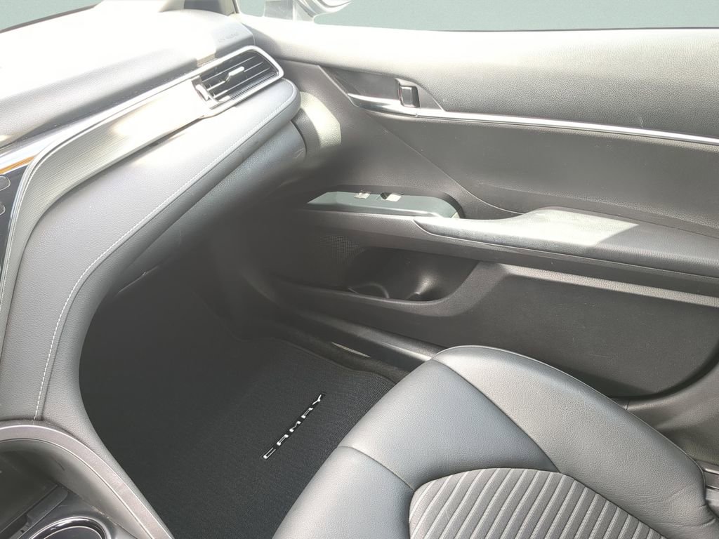 Used 2020 Toyota Camry SE FWD image 12