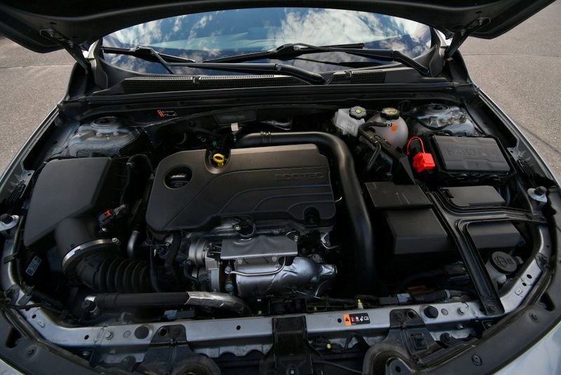 Used 2025 Chevrolet Malibu LT FWD image 11