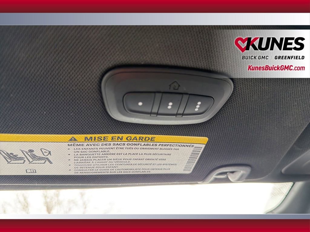Used 2025 Chrysler Pacifica Select image 33