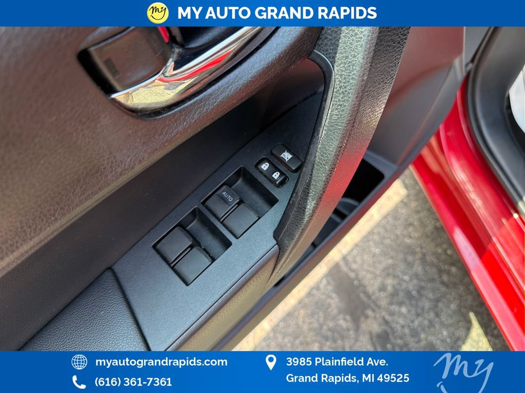 Used 2019 Toyota Corolla SE FWD image 11