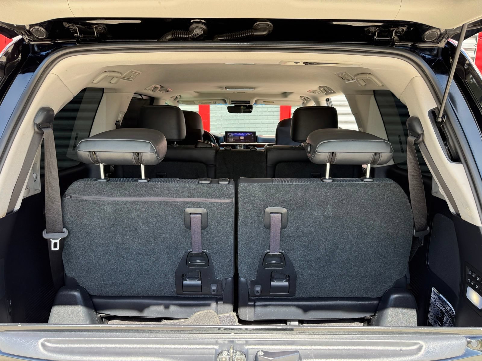Used 2019 Lexus LX 570 4WD w/ Luxury Package image 44