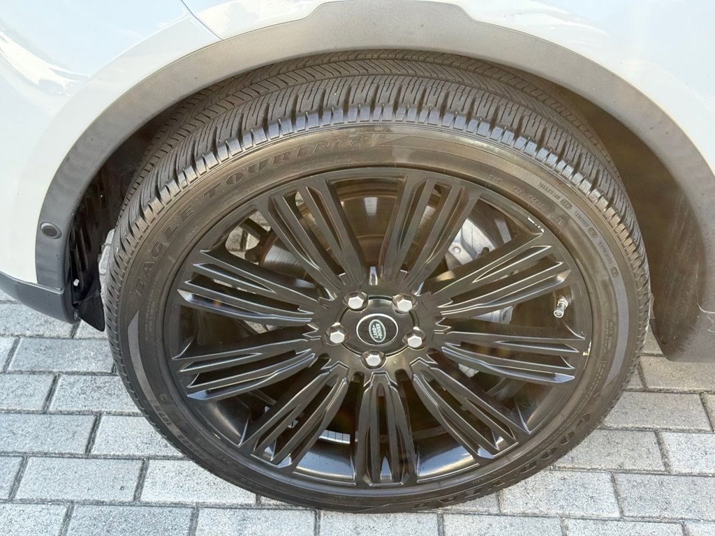 Used 2019 Land Rover Discovery SE image 41