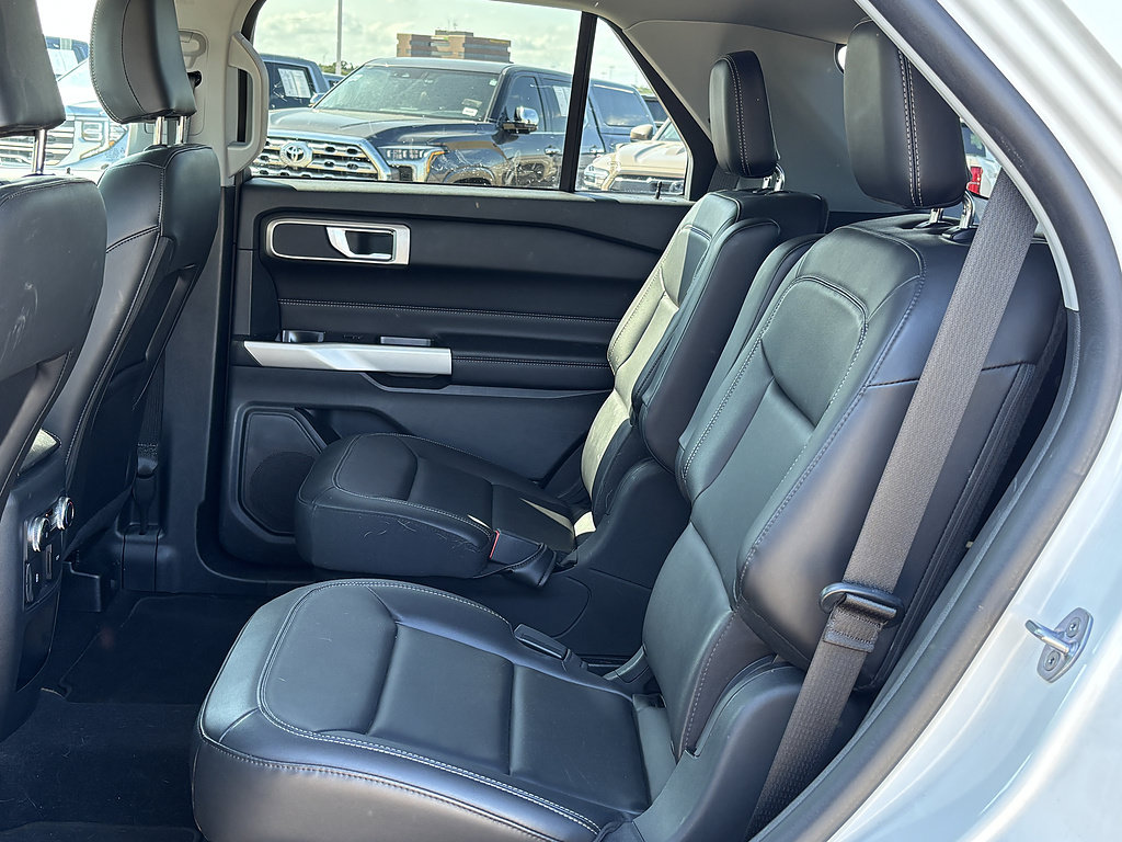 Used 2021 Ford Explorer XLT w/ Equipment Group 202A RWD image 8