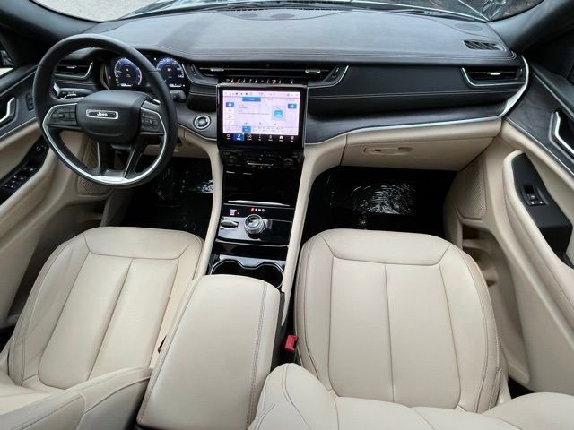 Used 2023 Jeep Grand Cherokee Limited image 29
