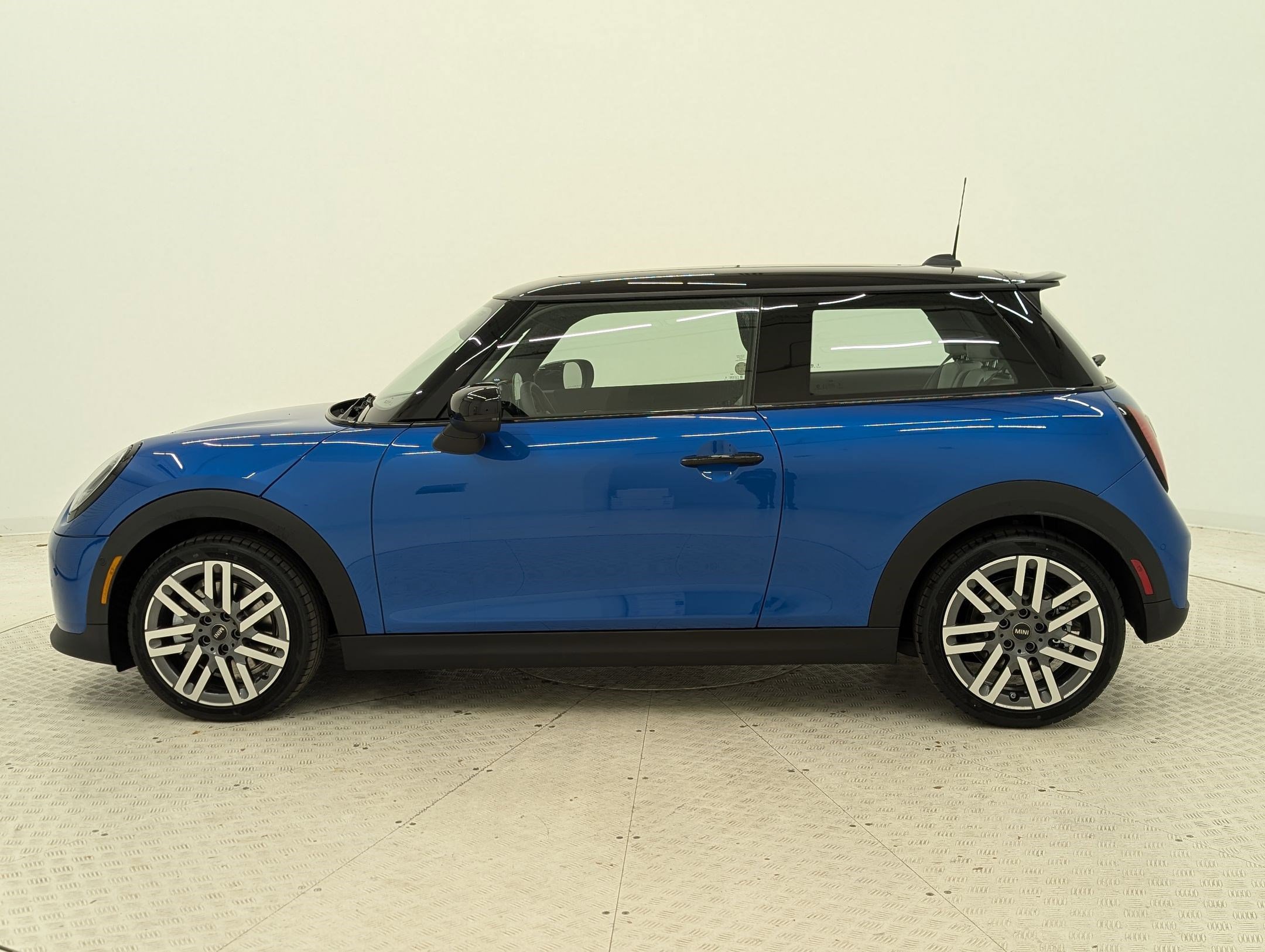 New 2026 MINI Cooper S image 2