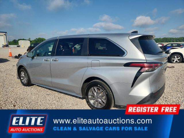 Used 2022 Toyota Sienna LE FWD image 3