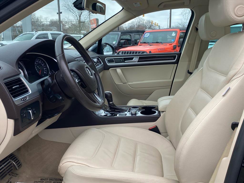 Used 2015 Volkswagen Touareg Executive image 12