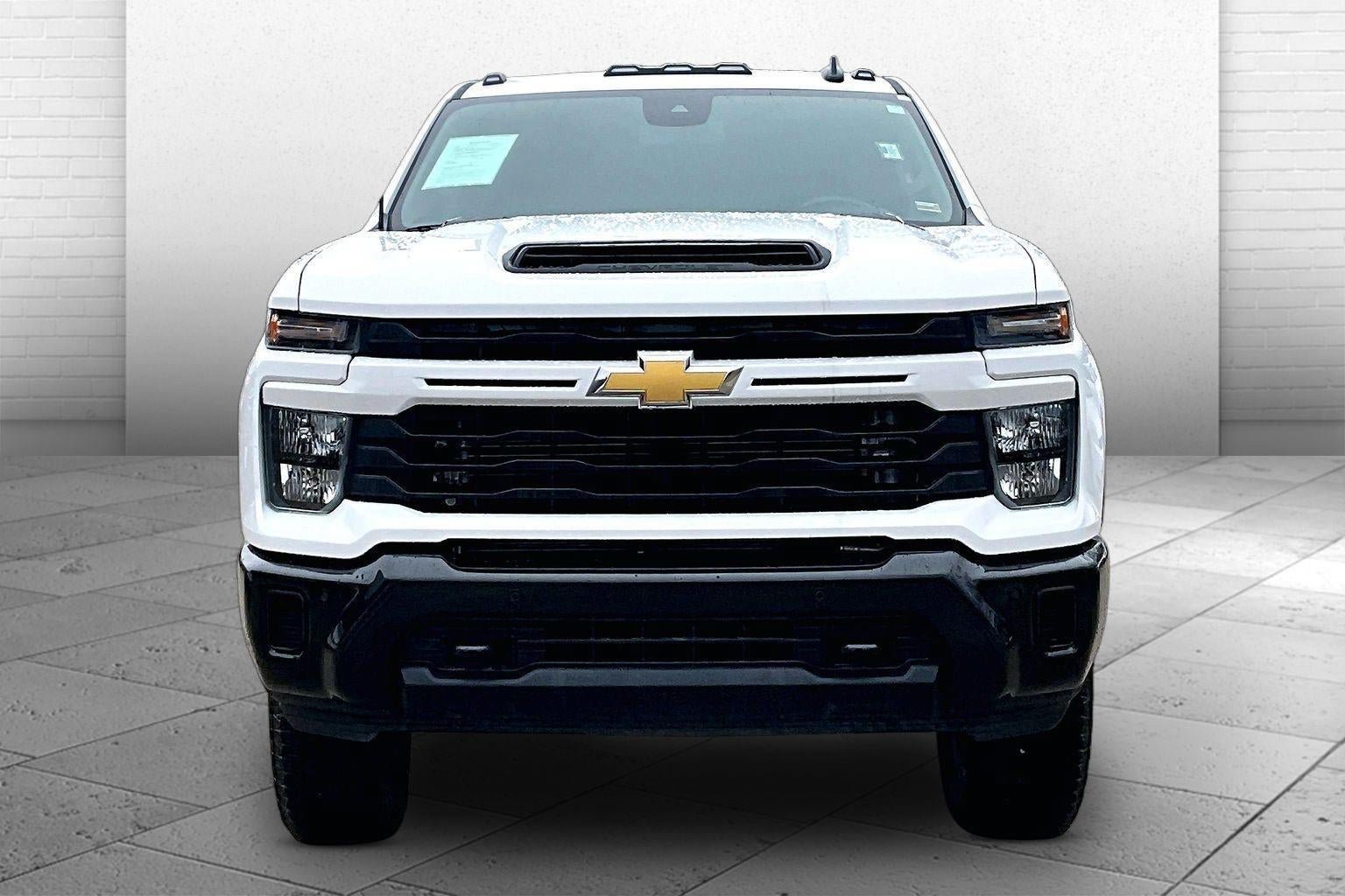 Used 2025 Chevrolet Silverado 2500 Custom w/ Custom Value Package AWD/4WD image 2