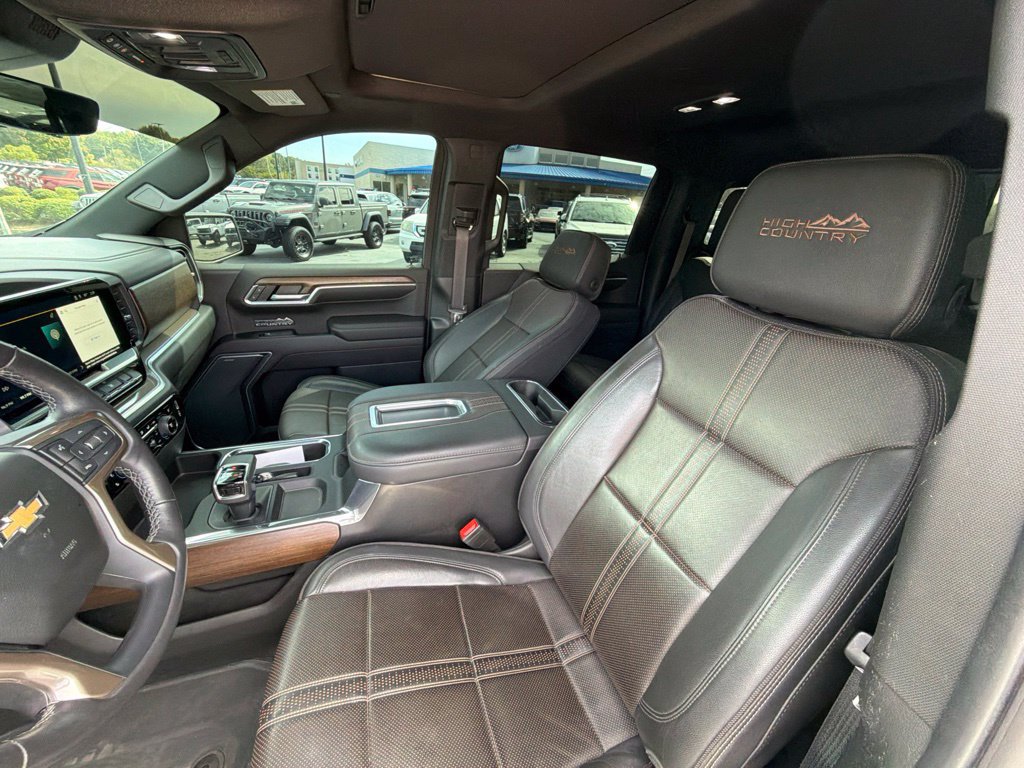 Used 2022 Chevrolet Silverado 1500 High Country w/ High Country Premium Package AWD/4WD image 10