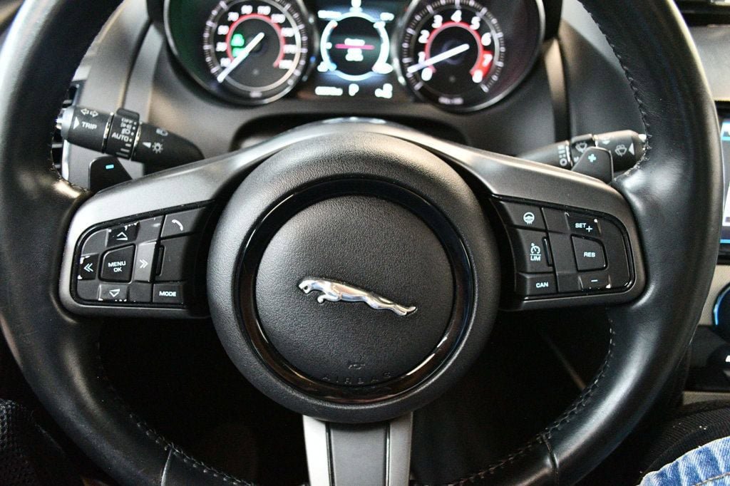 Used 2017 Jaguar F-TYPE Coupe RWD image 31