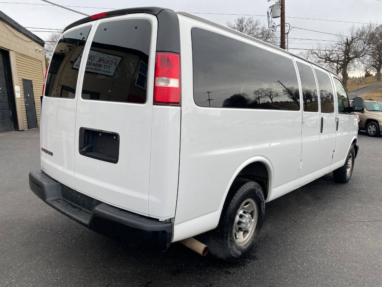 Used 2018 Chevrolet Express 3500 LS RWD image 3