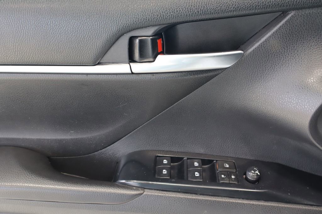 Used 2019 Toyota Camry LE image 16