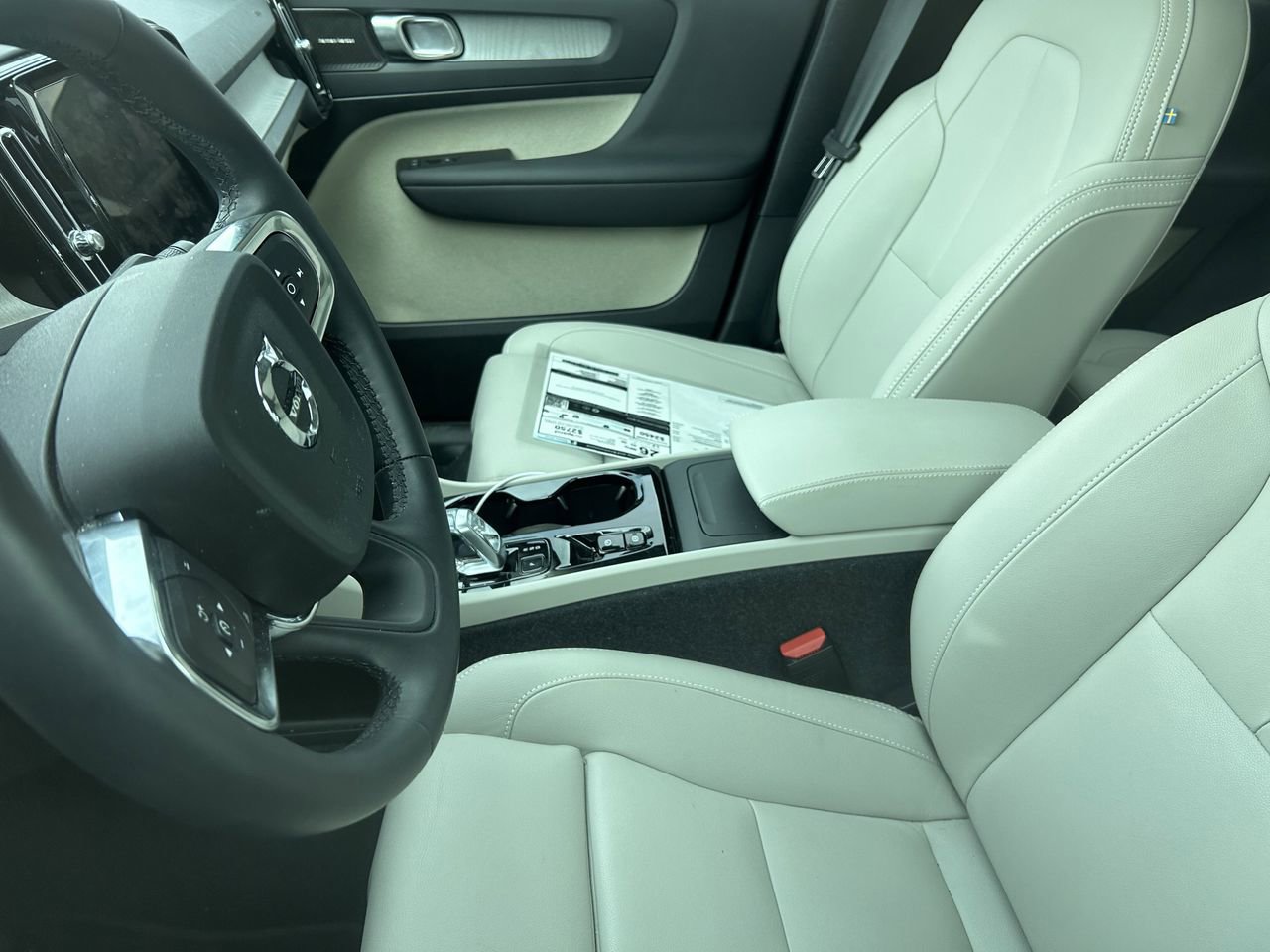 Used 2025 Volvo XC40 B5 Plus w/ Climate Package image 9