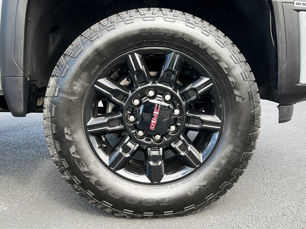 Used 2025 GMC Sierra 2500 AT4 image 16