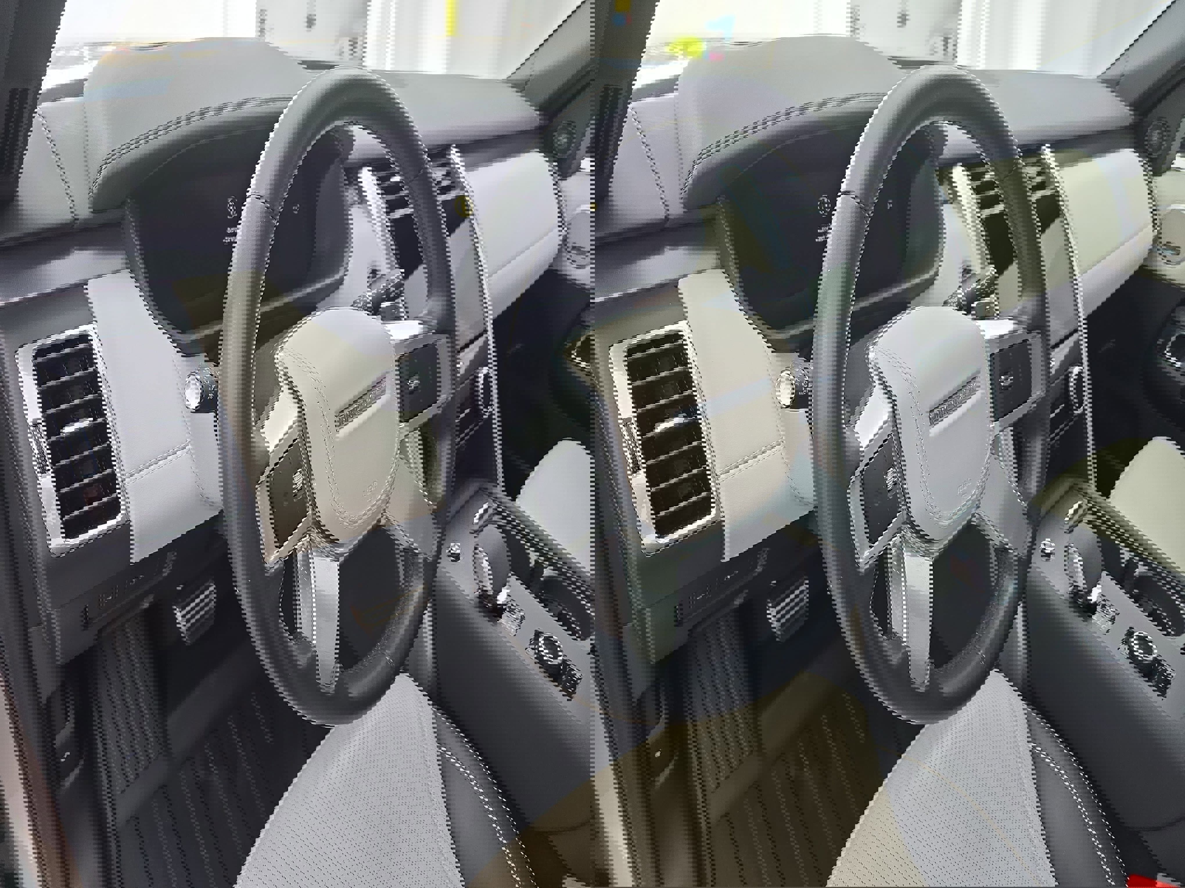 Certified 2024 Land Rover Discovery Metropolitan Edition image 16