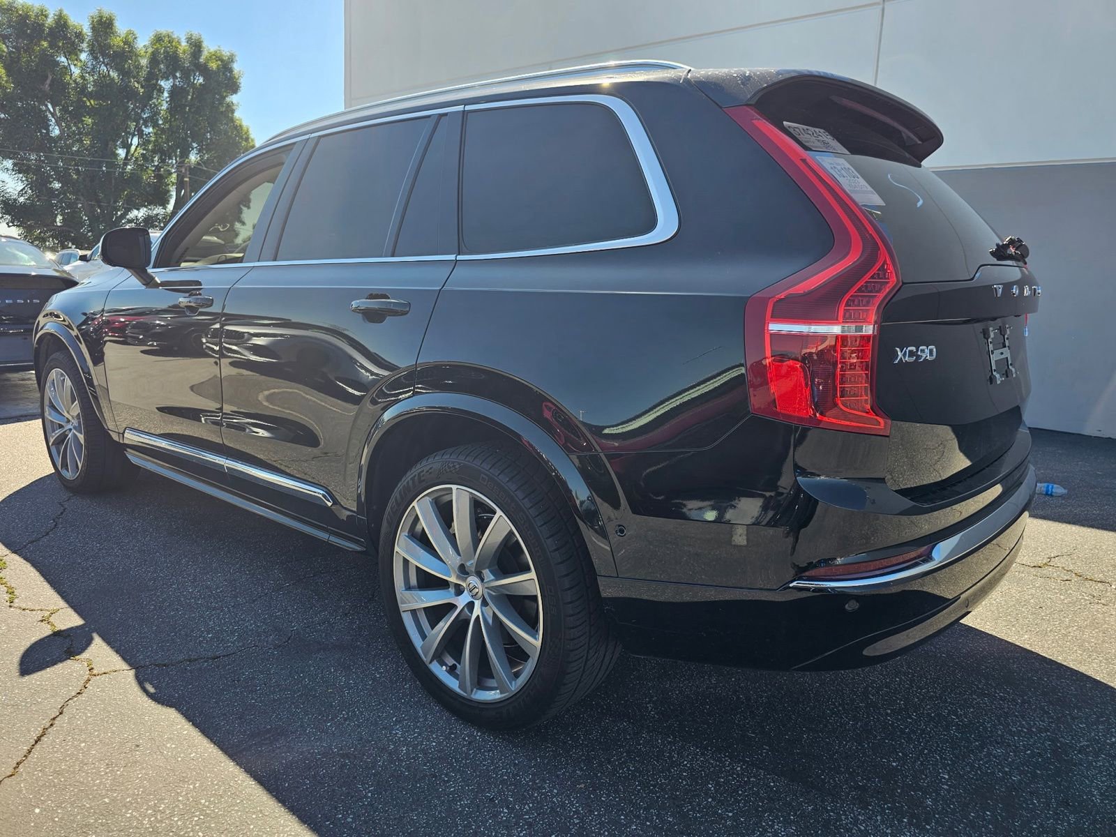 Used 2023 Volvo XC90 B6 Plus image 3