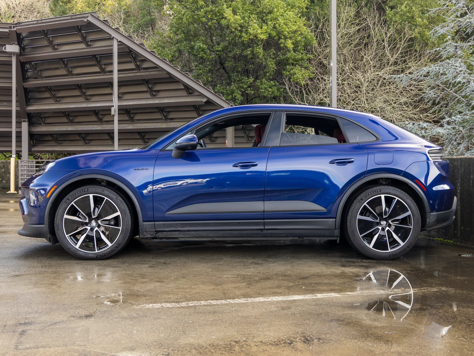 Certified 2024 Porsche Macan 4 Electric image 2