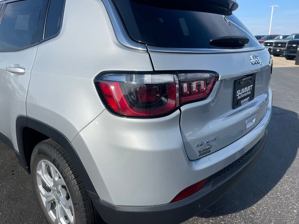 Used 2024 Jeep Compass Latitude AWD/4WD image 27