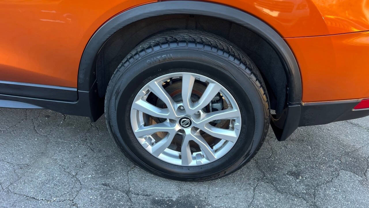 Used 2017 Nissan Rogue SV image 32