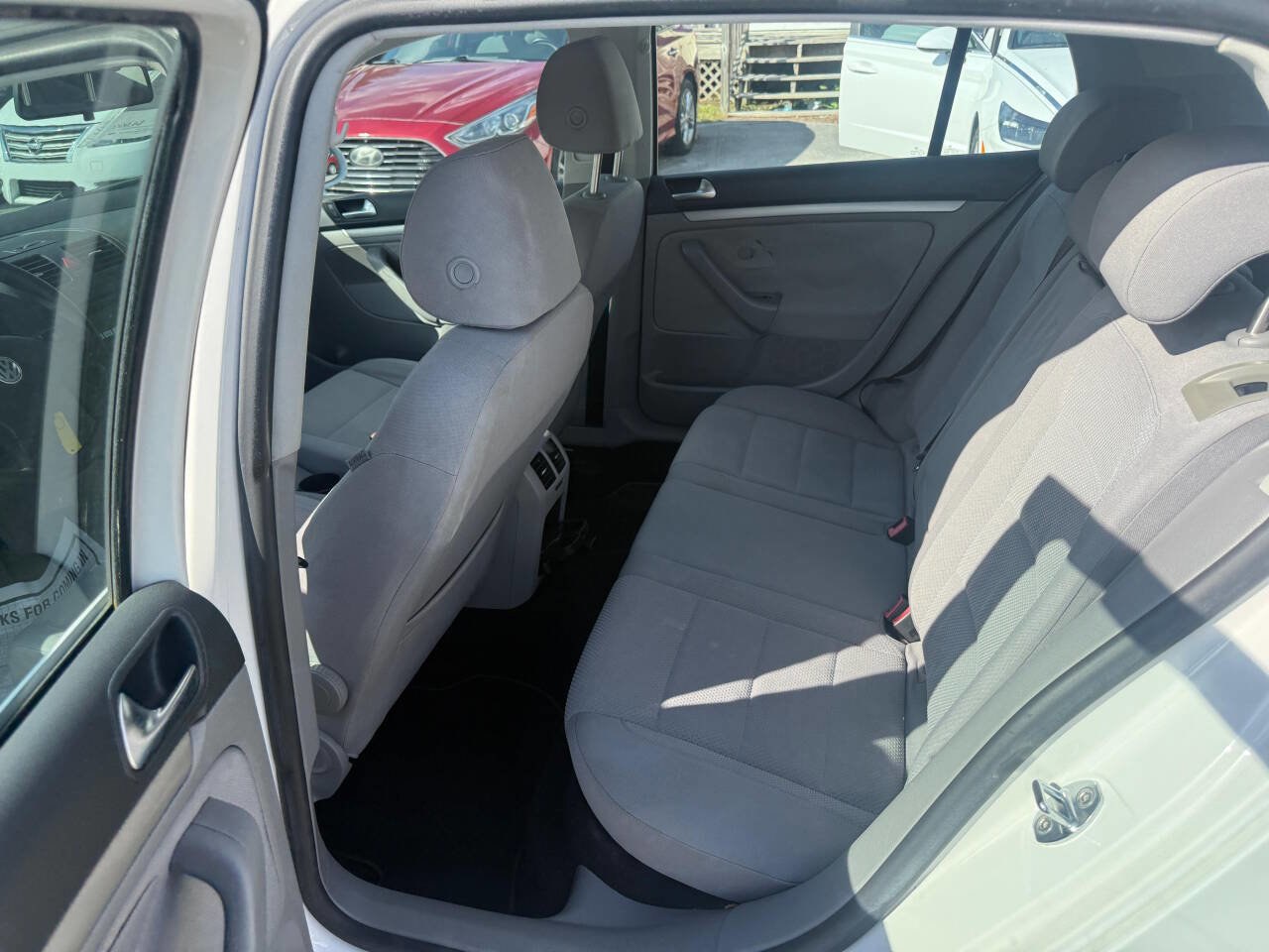 Used 2007 Volkswagen Rabbit 4-Door FWD image 10