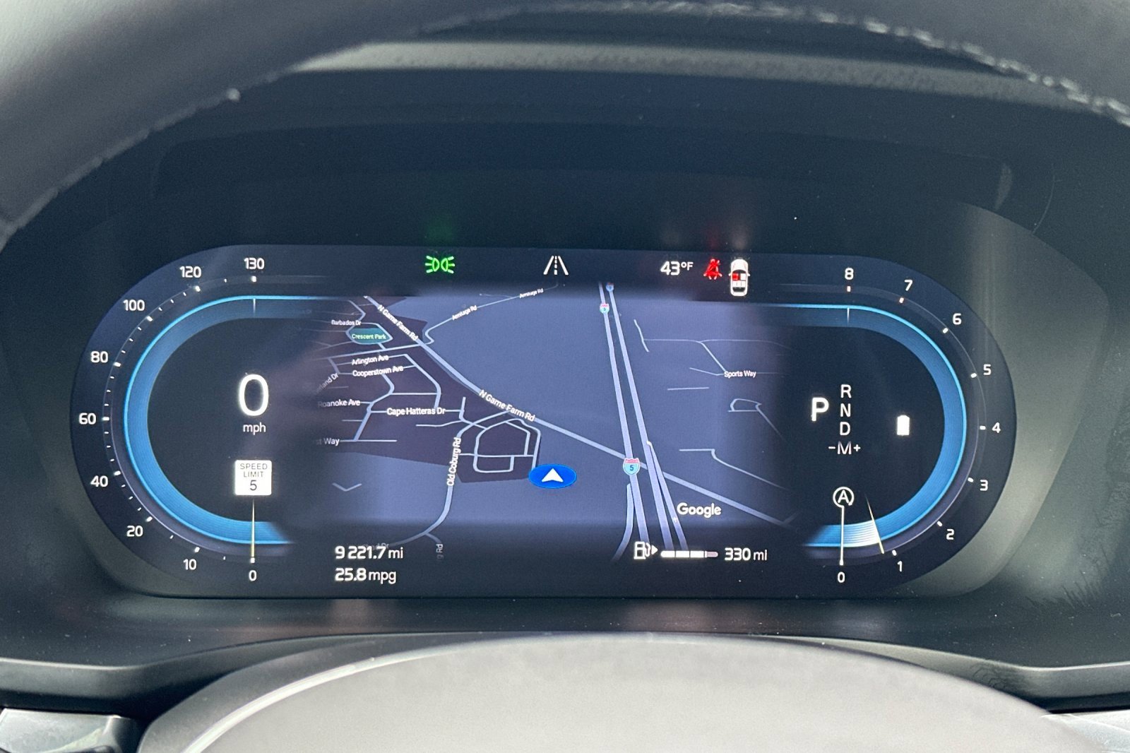 Used 2025 Volvo V60 B5 Cross Country Plus image 28