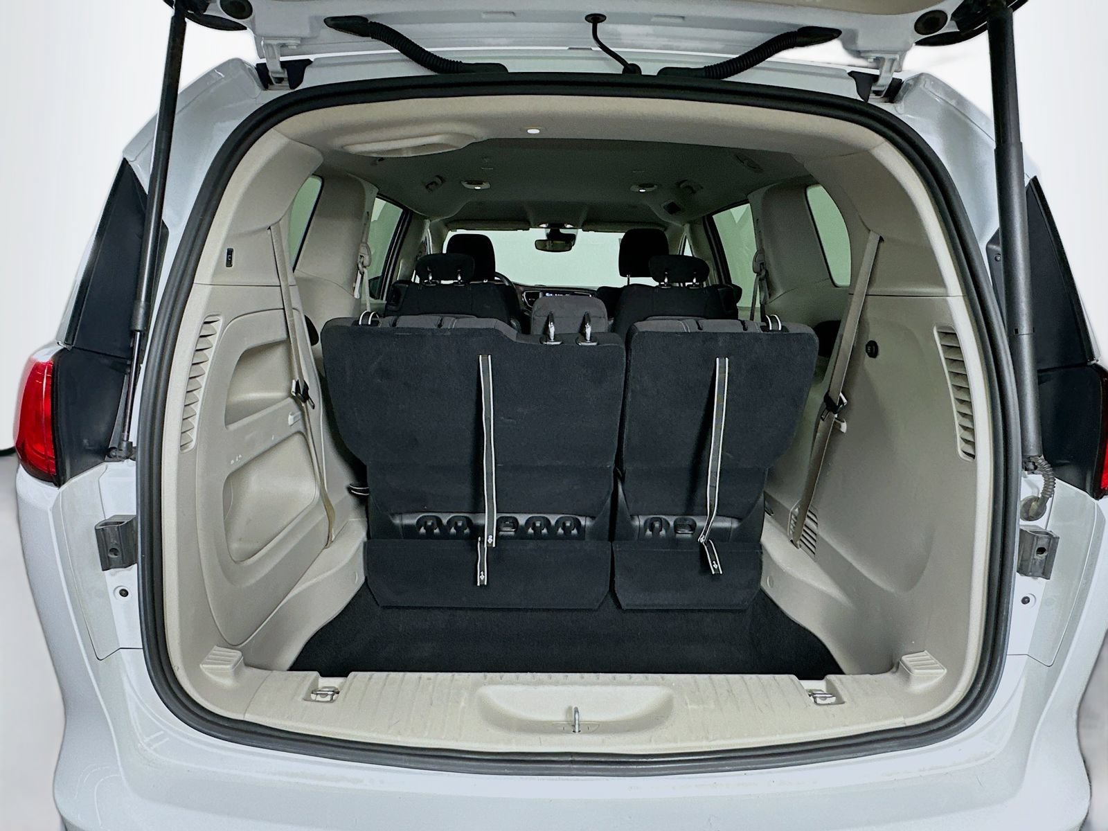 Used 2023 Chrysler Voyager LX FWD image 25