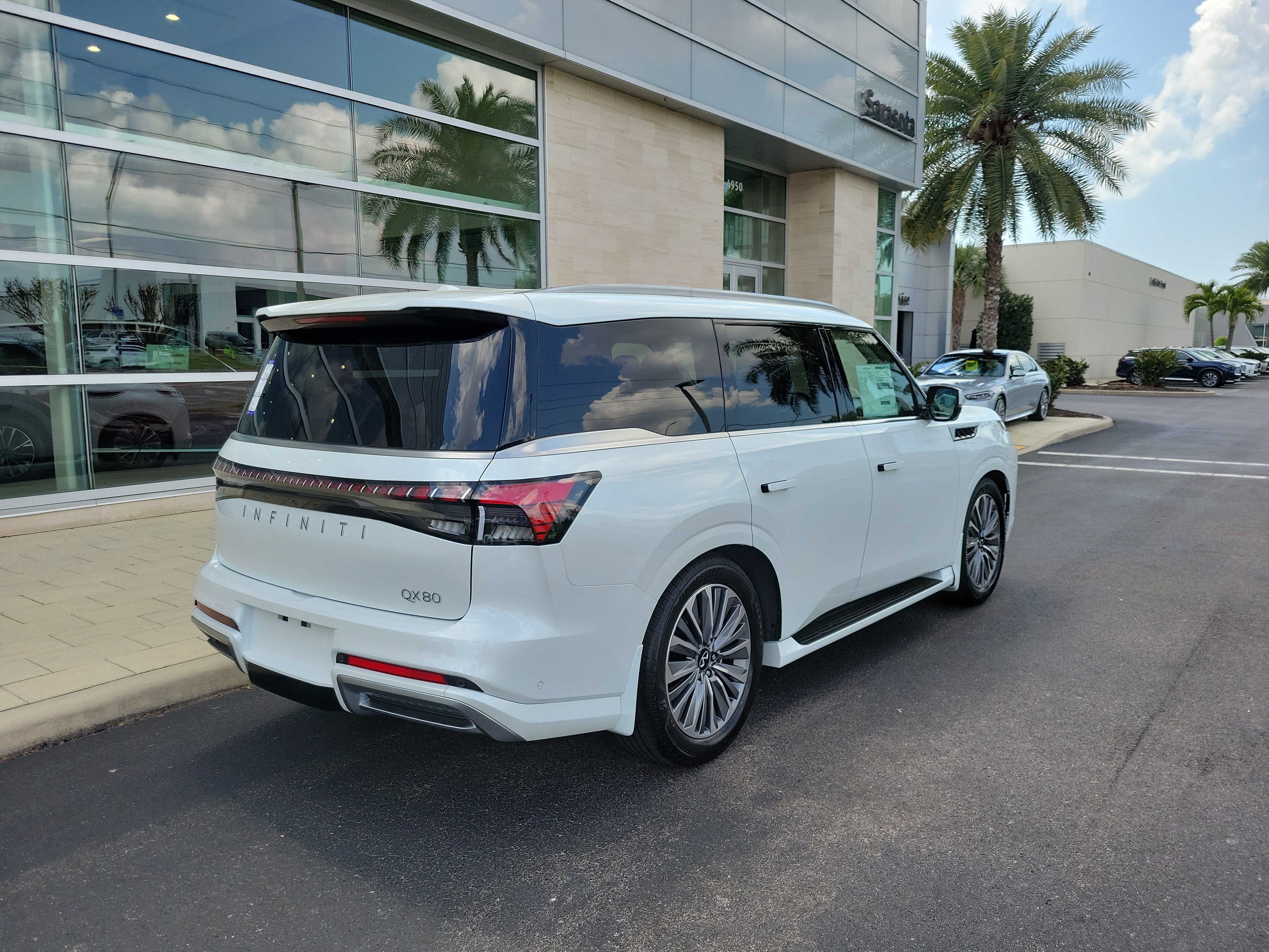 New 2026 INFINITI QX80 Luxe image 4
