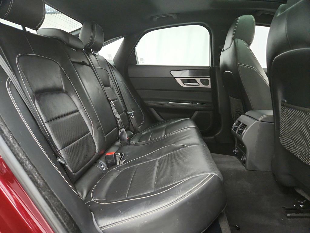Used 2017 Jaguar XF R-Sport image 35