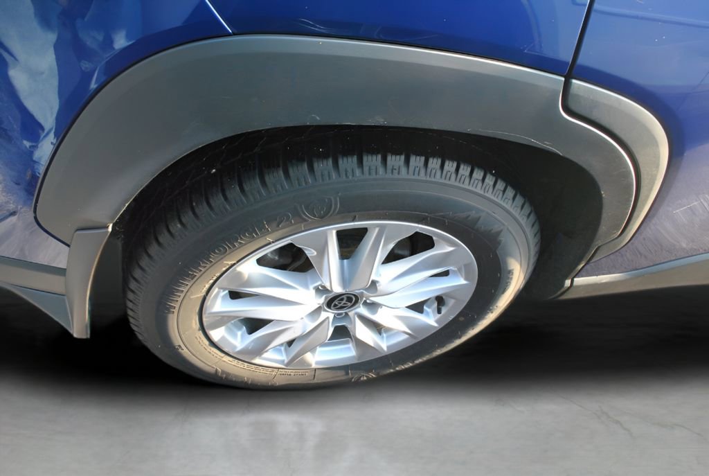 Certified 2022 Toyota Corolla Cross LE image 32