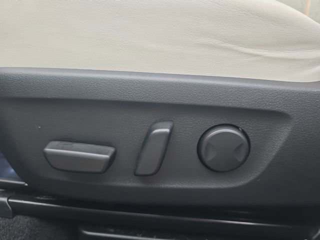 Used 2022 MAZDA MX-30 Electric w/ Premium Package image 41