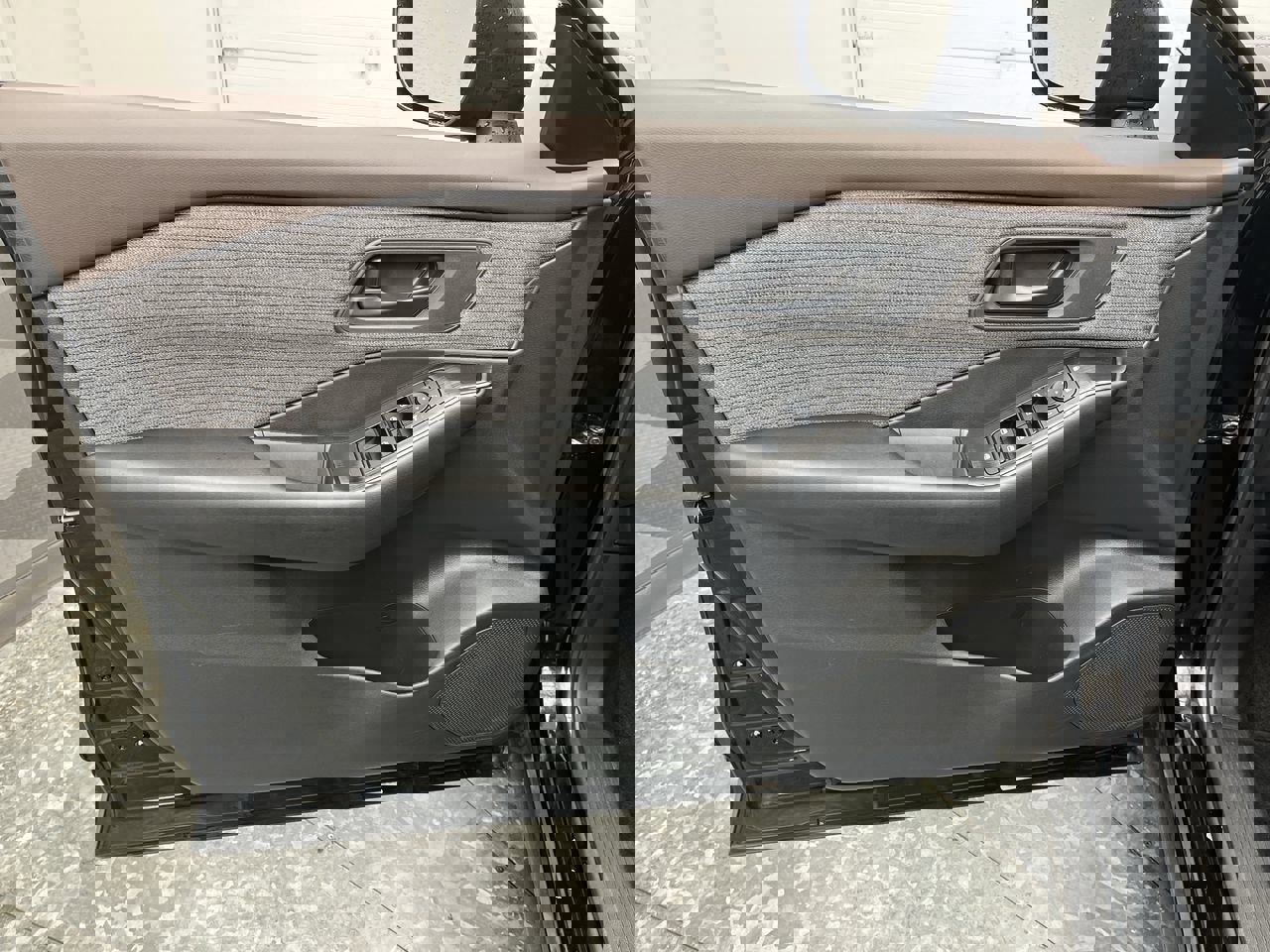 Used 2023 Nissan Rogue S image 6