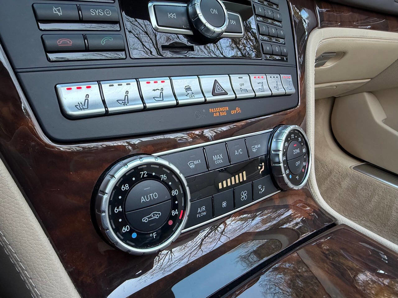 Used 2014 Mercedes-Benz SL 550 w/ Driver Assistance Package image 23